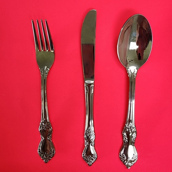 Reed & Barton Gold Flatware Set for Dining - Picture 2 of 4